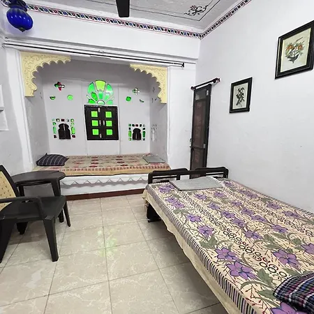 Nukkad Guest House Near Lake Pichola-3